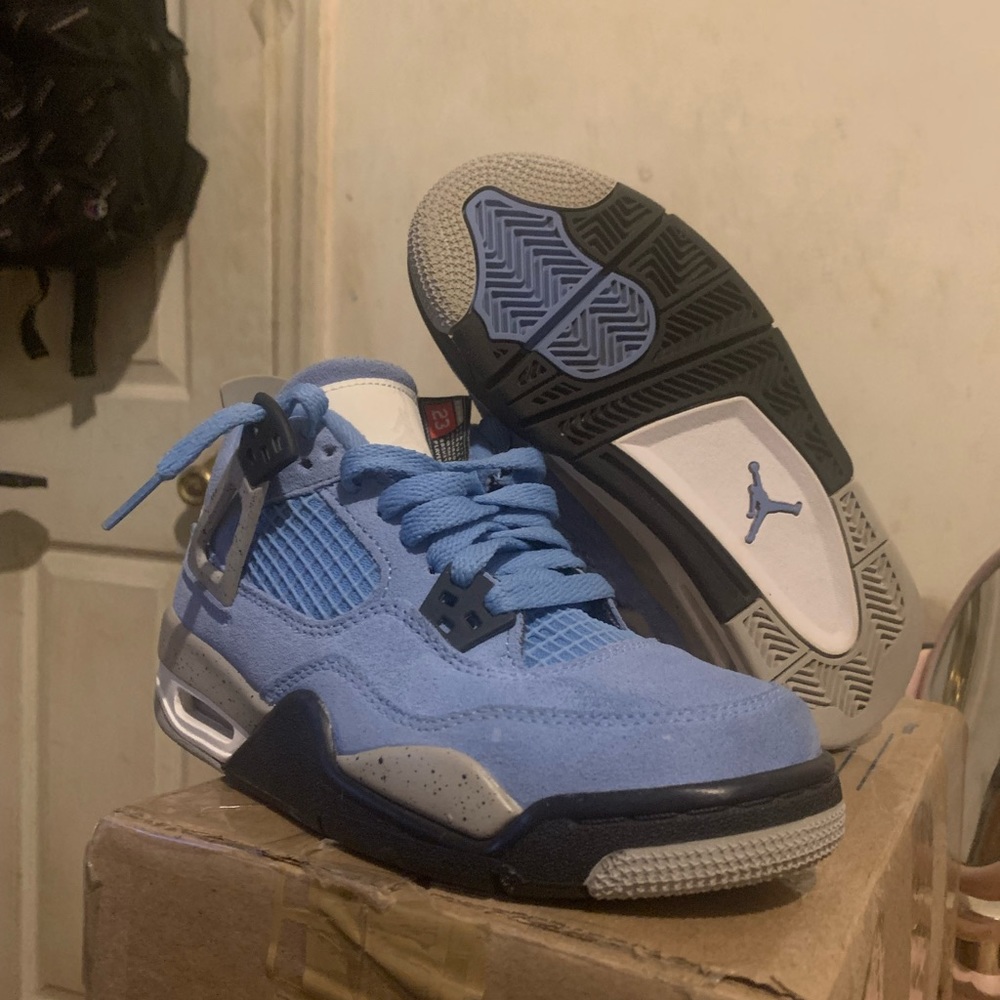 Air Jordan 4 “unc”